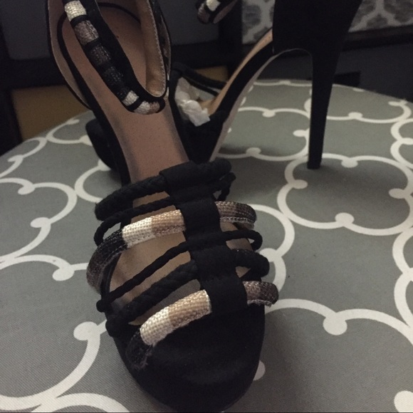 Woman's Black & Beige Heels