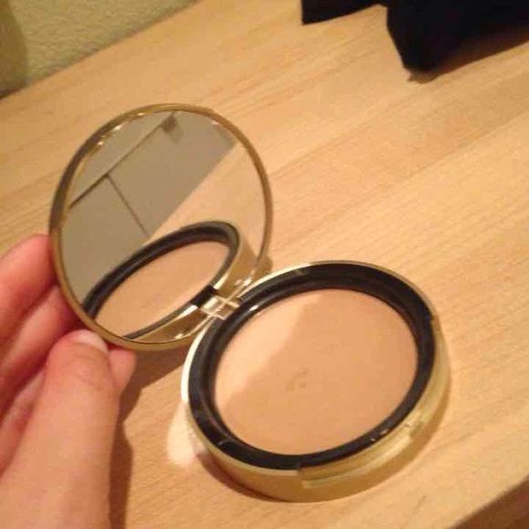 Milk Chocolate Too Faced Bronzer - Picture 2 of 2