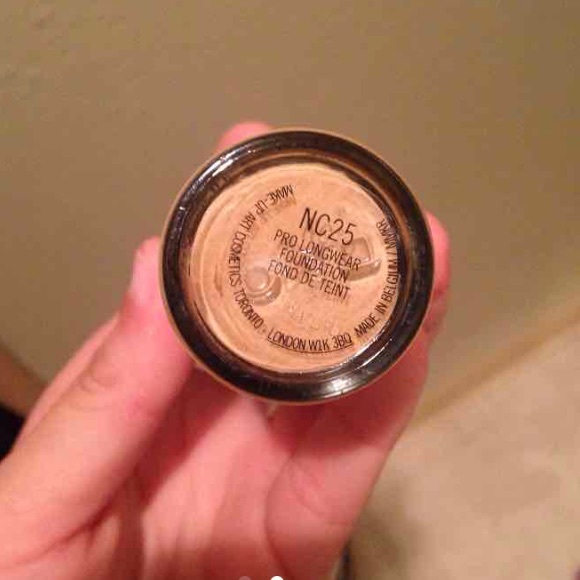 Mac foundation - Picture 2 of 2