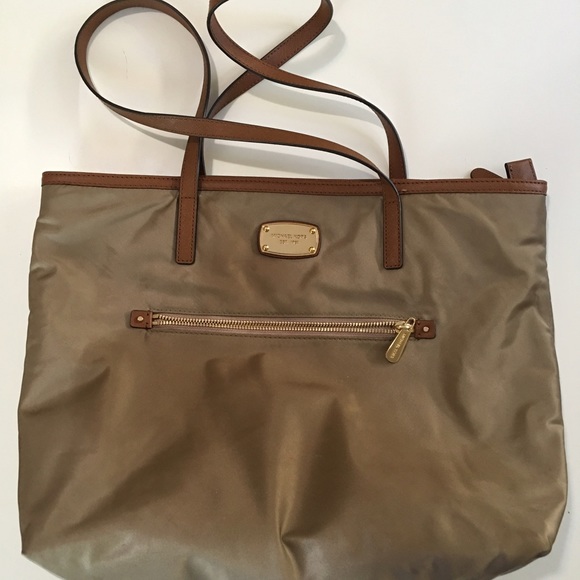 AUTHENTIC Michael Kors Montauk Nylon Tote