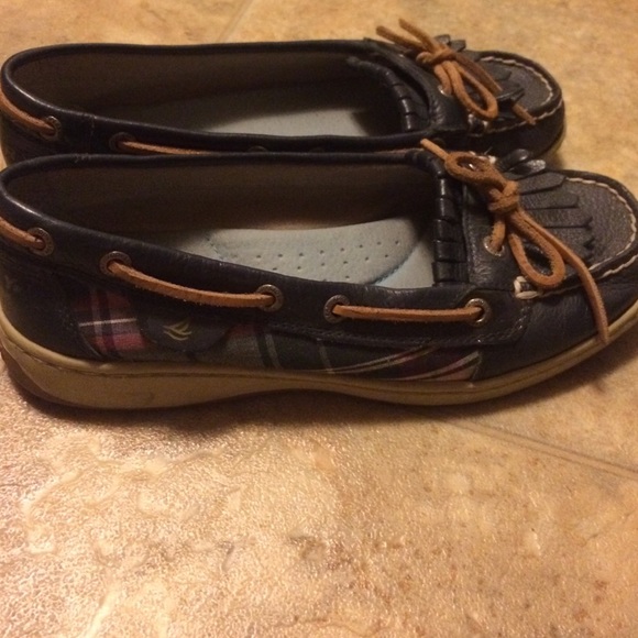 Sperry slip on