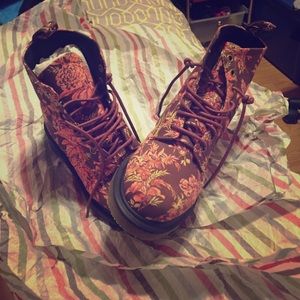 Dr martens floral print 🌺🌸