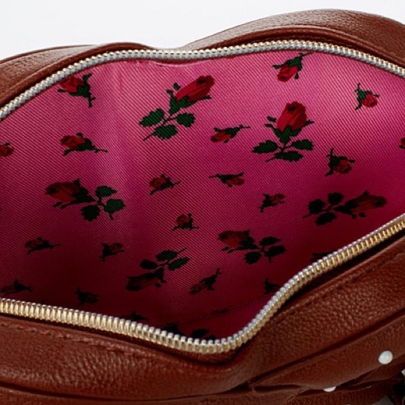 BETSEY BLOWOUT ‼️KITSCH PRETZEL CROSSBODY BAG - Picture 3 of 4