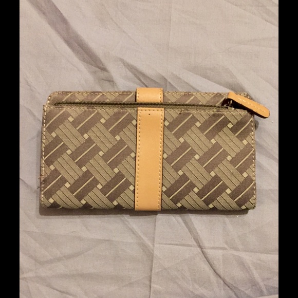 NWOT Nine West wallet with check flap - Picture 2 of 3