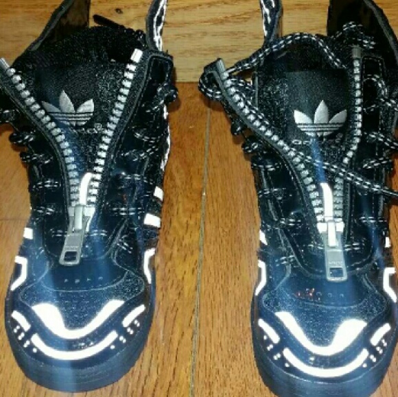 Toddler Adidas size 7