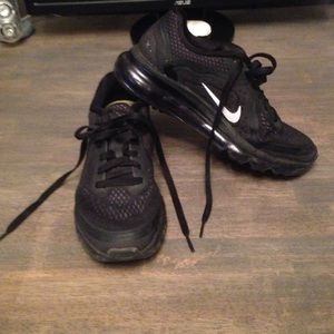 Black Nike Air Max women's 6.5