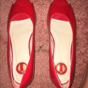 Red pumps