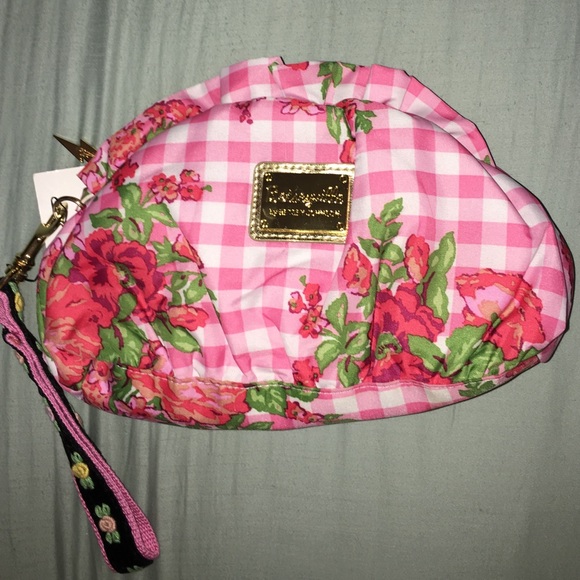 NWT Betsey Johnson Wristlet