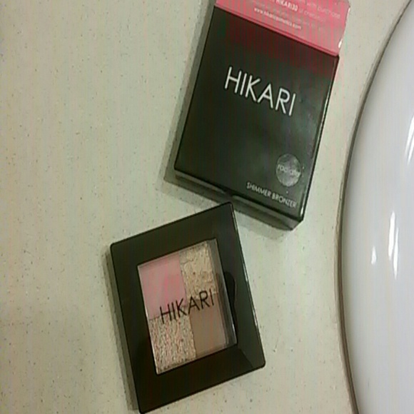 Hikari brand shimmer bronzer