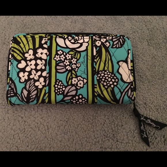 Vera Bradley Island Bloom Accordion Wallet