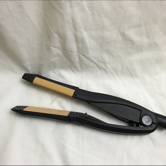 Revlon Ceramic Hair Straightener in Black
