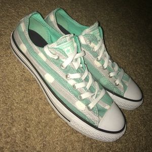 ✨New Item✨ Teal & White Converse