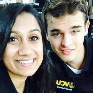 Meet your Posher, Casey