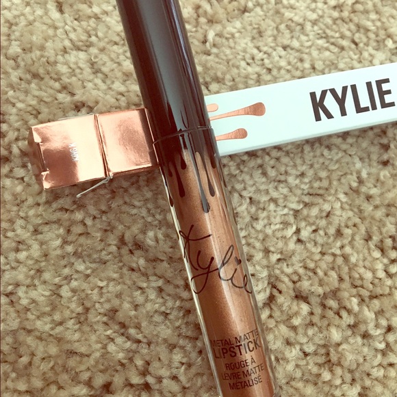 Kylie Cosmetics Metals - Heir, King K & Reign - Review  Kylie Cosmetics Matte Metal \