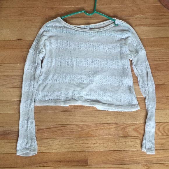 Long sleeved cropped shirt