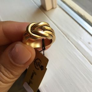 Premier Designs Love Knot ring
