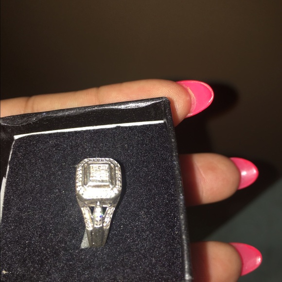 Diamond Ring - Picture 2 of 2