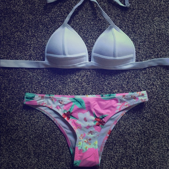Brand NEW Look alike Triangl Floral Bikini