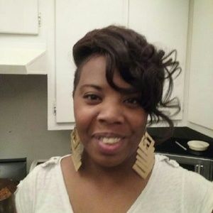 Meet your Posher, Latressia