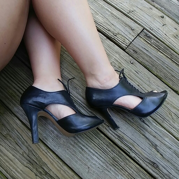 Nine West Black Lace Up Heals