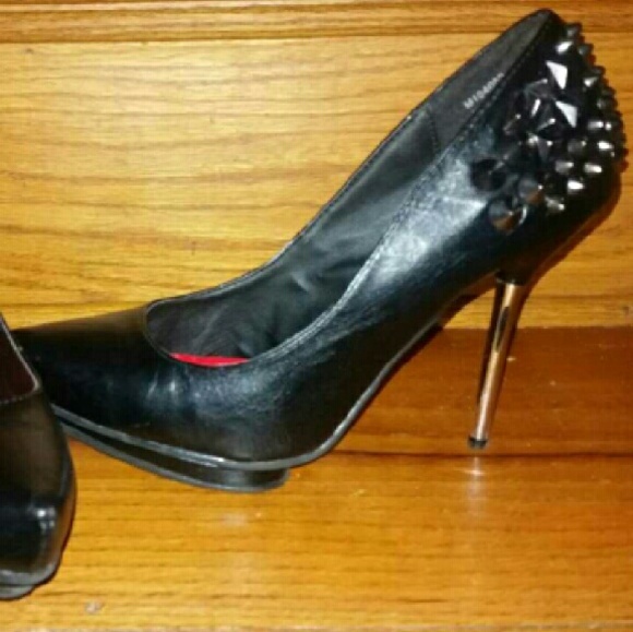 Black spiked pumps