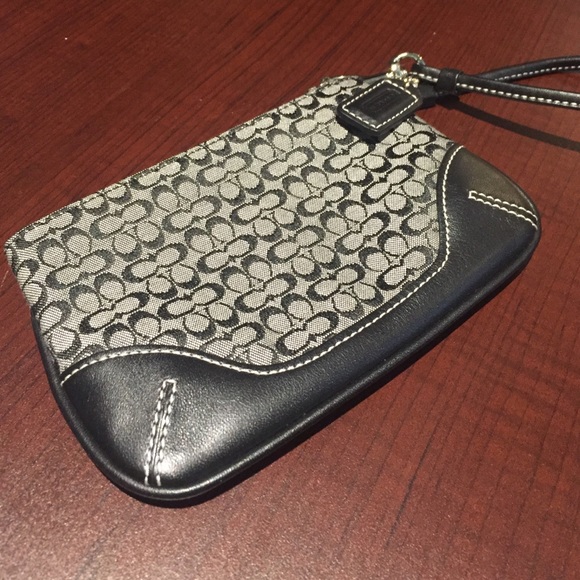BRAND NEW Classic Coach monogram wristlet