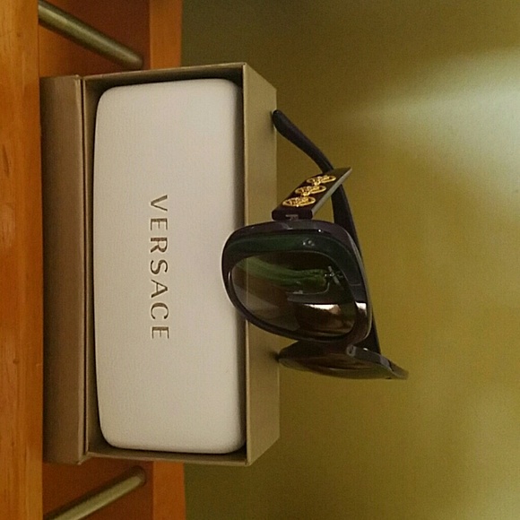 Meet your Posher, Charlotte - Picture 2 of 4