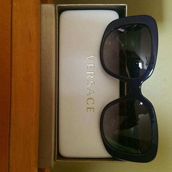 Meet your Posher, Charlotte - Picture 3 of 4