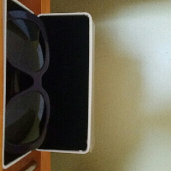 Meet your Posher, Charlotte - Picture 4 of 4