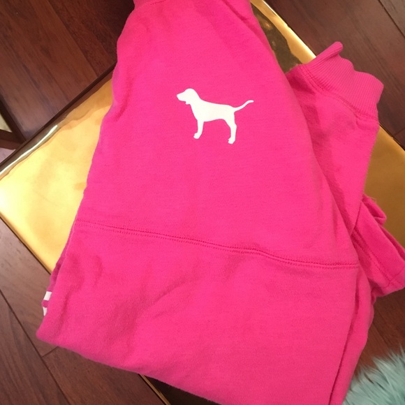 Long sleeve pink college lounge style top.