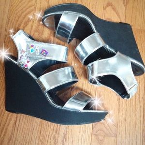 90s Shiny Silver Platform Sandals