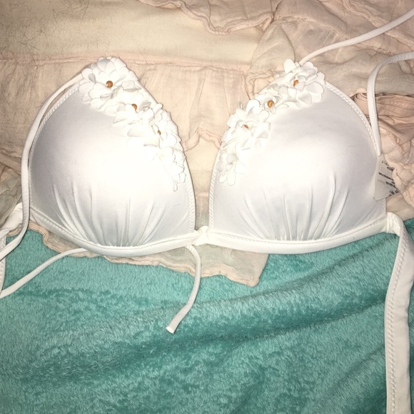 Daisy detailed push up triangle top