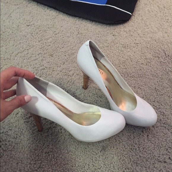 Size 7.5 Nine West white heels