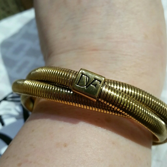 NWT $88 DVF Goldtone Gemma Triple Bracelet - Picture 4 of 4