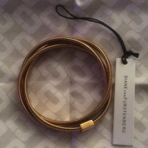 NWT $88 DVF Goldtone Gemma Triple Bracelet - Picture 2 of 4