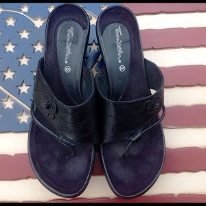 ✅Thom McAn Sandals✅