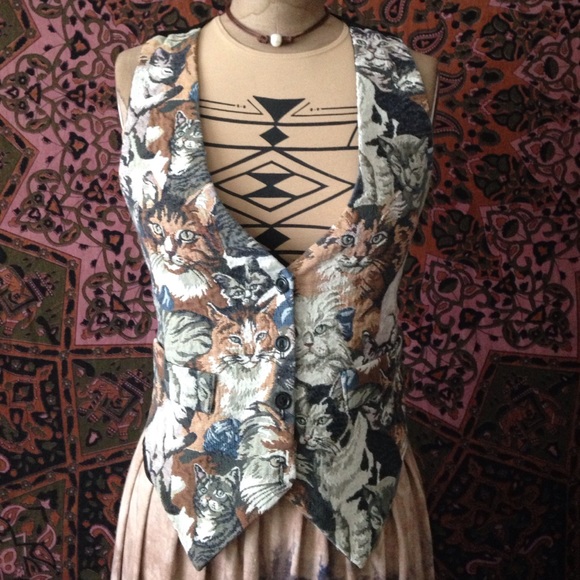 •SOLD• Vintage Pointe Cat Vest