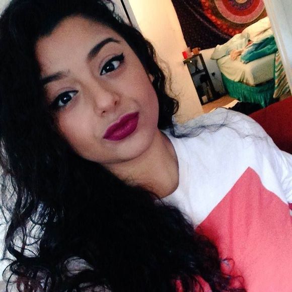 Meet your Posher, Dominique - Picture 1 of 1