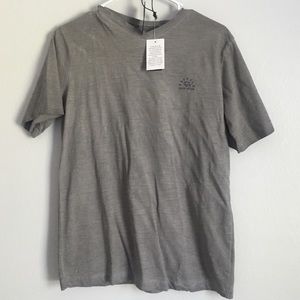 BOYS NWT grey t-shirt