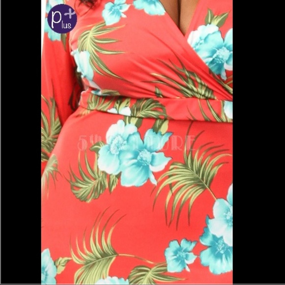 šHPššŗFigure Flattering Coral Tropics Maxi - Picture 2 of 4