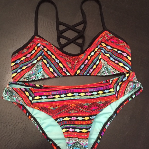 Bikini lab sz lg 2 piece tribal print