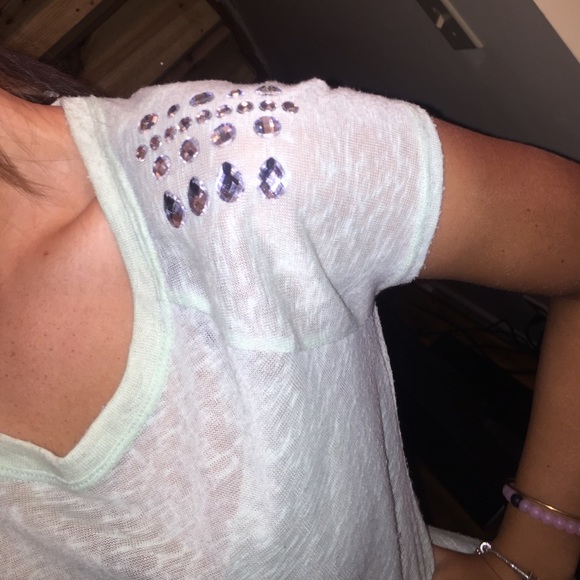 Mint green v neck! - Picture 3 of 4