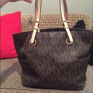 🔴 SOLD 🔴 Authentic MK shoulder bag