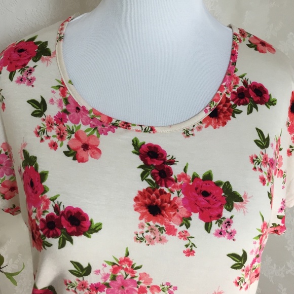 Cream colored with pink flowers topFINAL CLEARANCE - Picture 2 of 4
