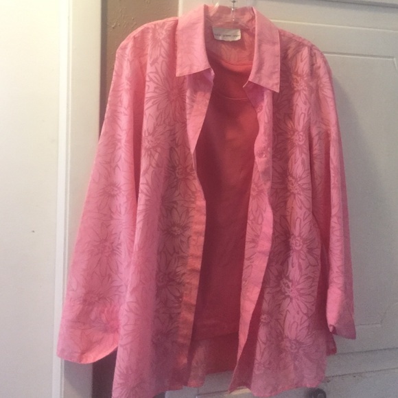 Pretty pink light weight Susan Graver blouse - Picture 1 of 4