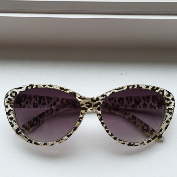 Accessories - Sparkly cheetah sunglasses