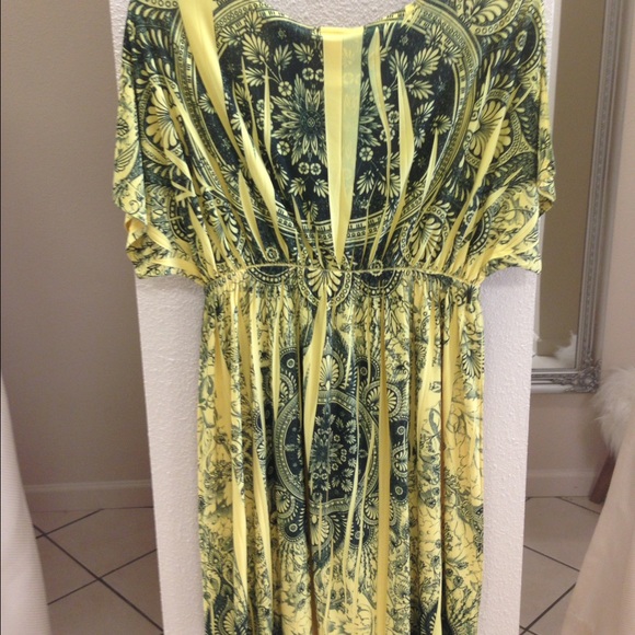 Yellow and navy flowy top - Picture 3 of 3