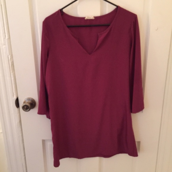 Tobi V-Neck Shift Dress with 3/4 length sleeves