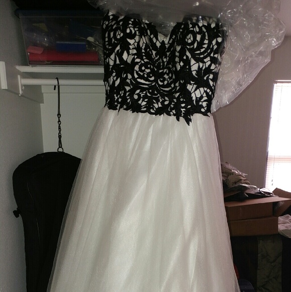 Ball gown - Picture 1 of 2