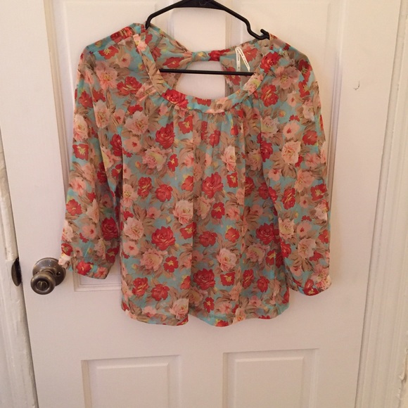 Floral Top with Keyhole Back